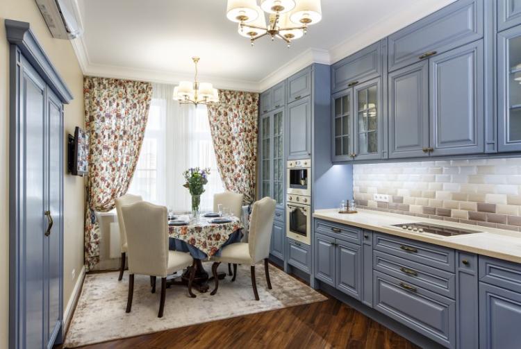 Cuisine dans le style anglais - Photo de design d'intérieur