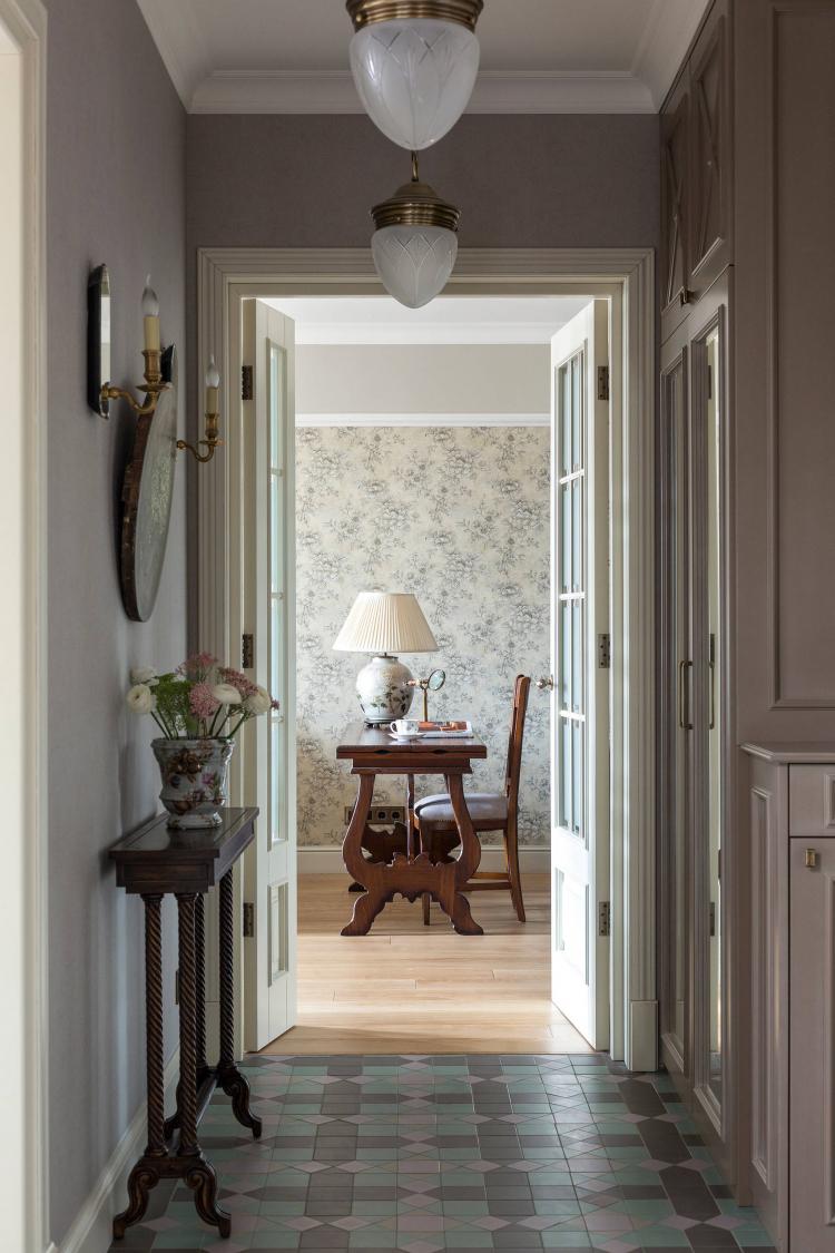 Couloir dans le style anglais - Photo de design d'intérieur