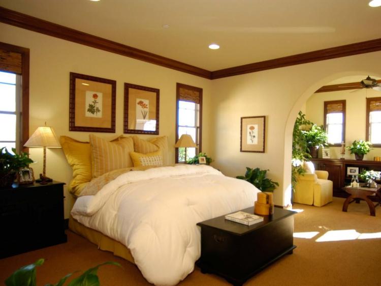 Arches de cloison sèche dans la chambre