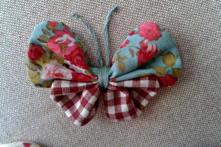 Papillons en tissu - Papillons DIY sur le mur