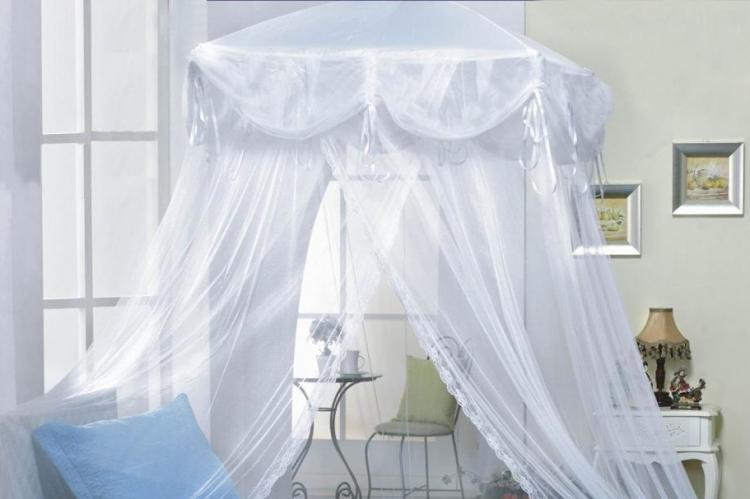 Auvent à faire soi-même sur un cadre pour un berceau