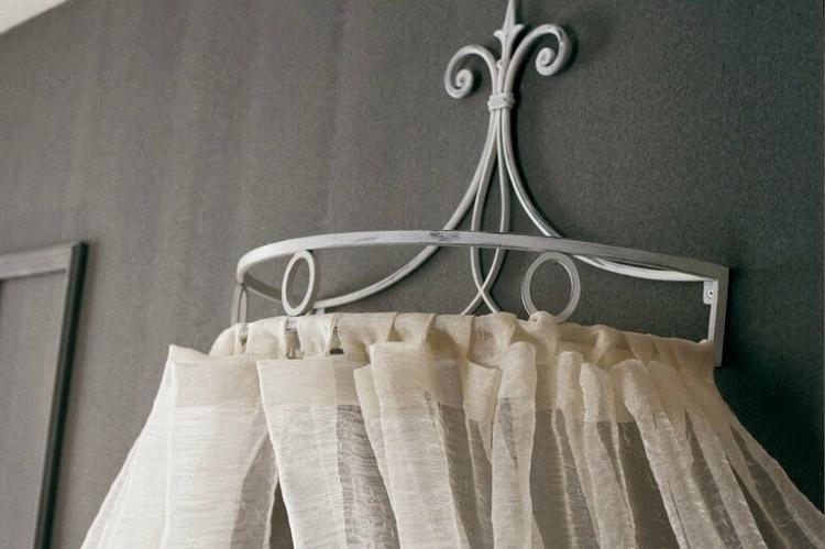 Auvent arqué à faire soi-même pour un berceau