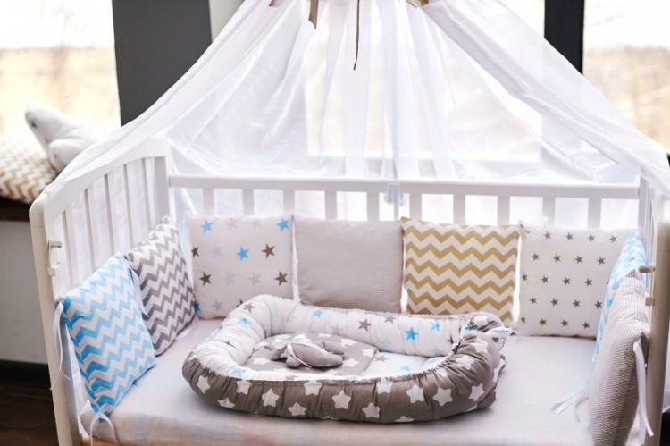 Auvent sur un berceau - idées de conception de photo