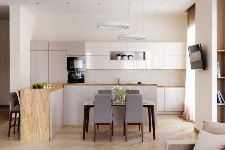 Cuisine blanche brillante - photo de design d'intérieur