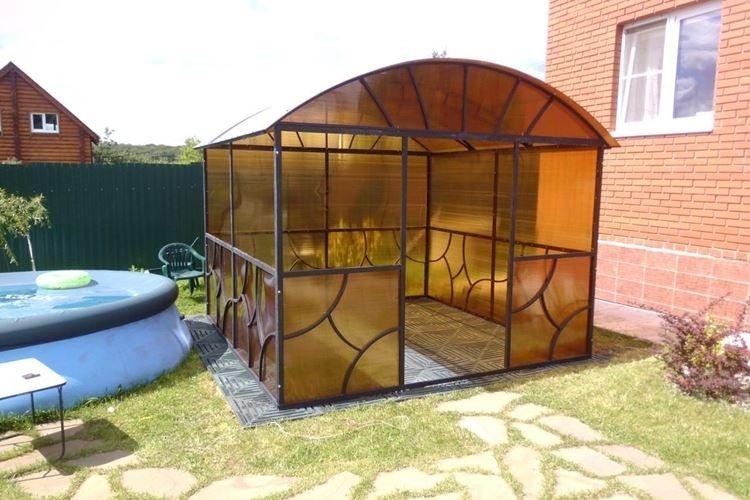 Gazebo fermé en polycarbonate - photos et idées