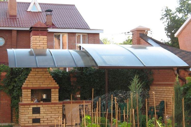 Gazebo en polycarbonate avec barbecue - photos et idées