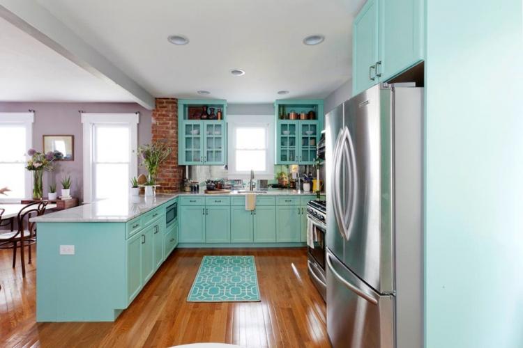 Couleur turquoise à l'intérieur de la cuisine
