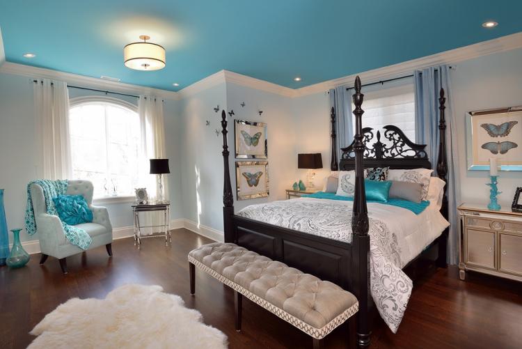 Couleur turquoise à l'intérieur de la chambre