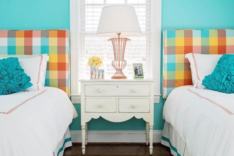 Couleur turquoise à l'intérieur de la chambre des enfants