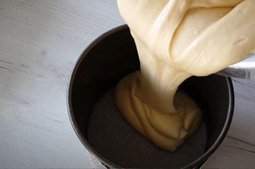 Gâteau éponge humide au kéfir - une recette étape par étape