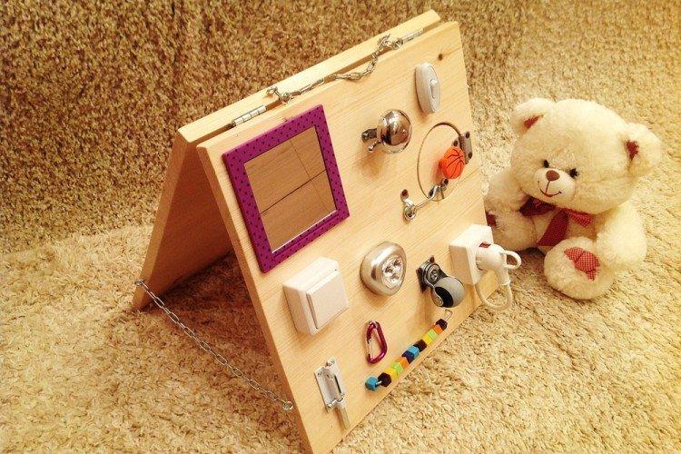 Planche d'affaires simple à faire soi-même recto-verso pour un garçon