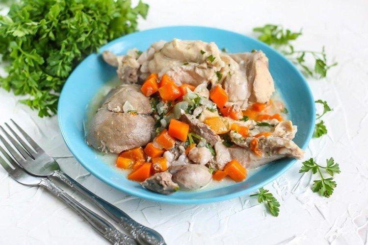 Lapin aux légumes dans une mijoteuse - recettes
