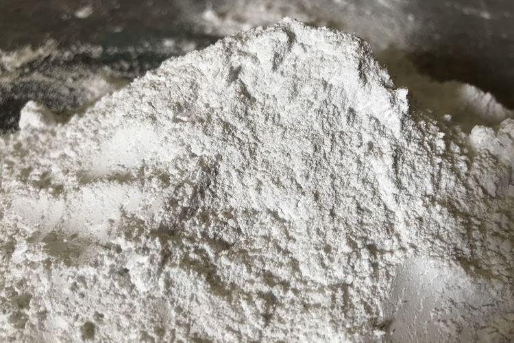 Comment désoxyder le sol dans le jardin avec du gypse