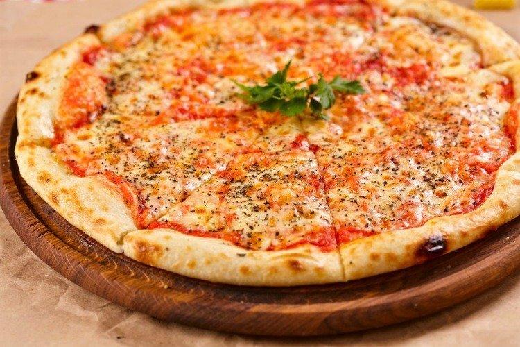 Pizza maison rapide - Comment nourrir les recettes des invités