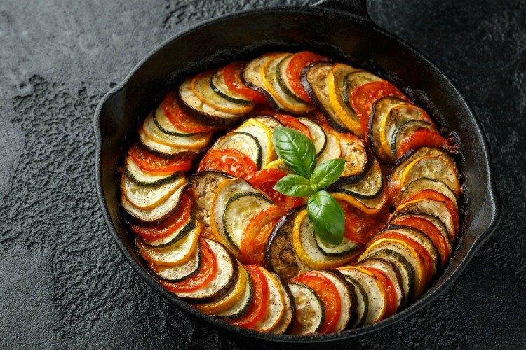 Ratatouille - Comment nourrir les invités à peu de frais, savoureux et rapide