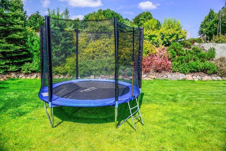 Trampoline de jardin - Que donner à un garçon pendant 5 ans