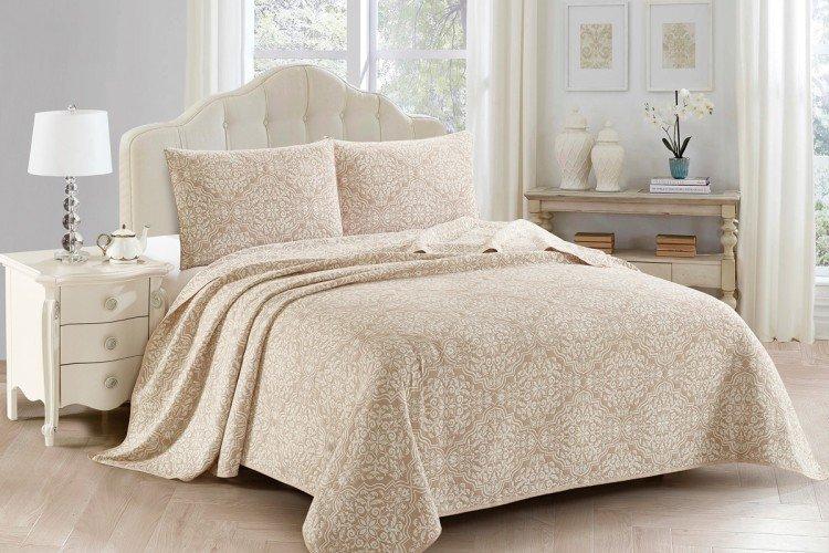 Couvre-lits et nappes - Quoi présenter pour un mariage pour les jeunes mariés