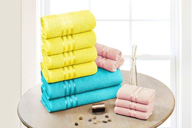 Un grand ensemble de serviettes de bain - Quoi présenter pour un mariage pour les jeunes mariés