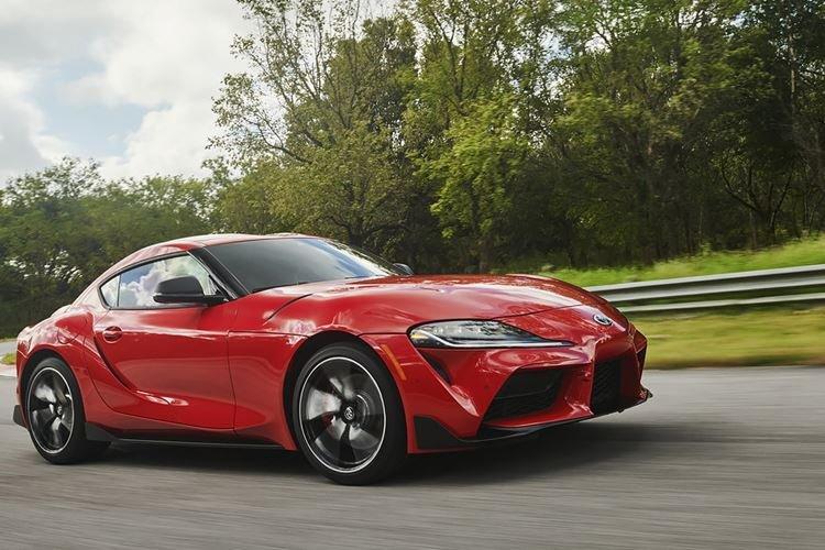 Essai routier d'une voiture de sport - Quoi offrir à papa pour son anniversaire de la part de son fils