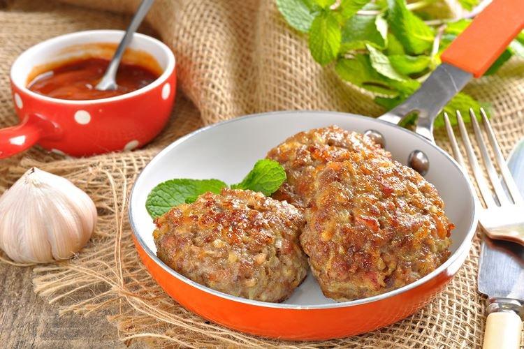 Escalopes aux pommes de terre - Que cuisiner à partir de viande hachée