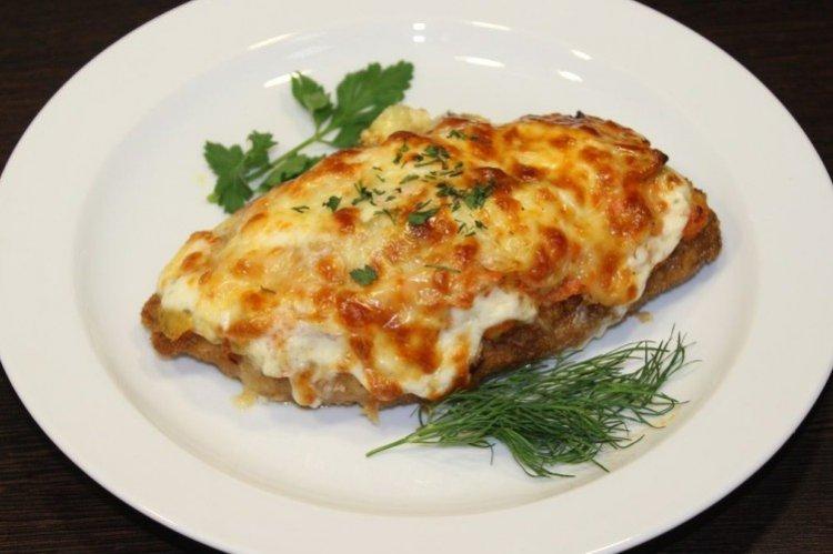 Filet de dinde sous un manteau de fourrure - Que cuisiner à partir de recettes de filet de dinde