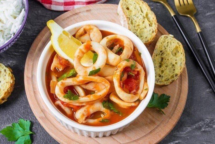 Calmars à la sauce tomate - Que cuisiner à partir de recettes de calamars