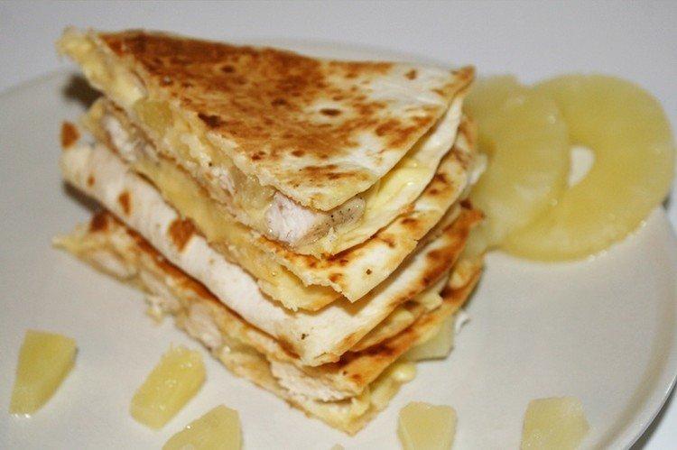 Tortilla au poulet et à l'ananas - Que cuisiner avec des recettes de filet de poulet