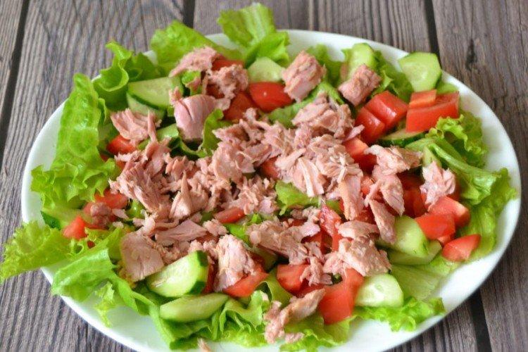 Salade de thon et de légumes - Que cuisiner sur les recettes de table du Nouvel An