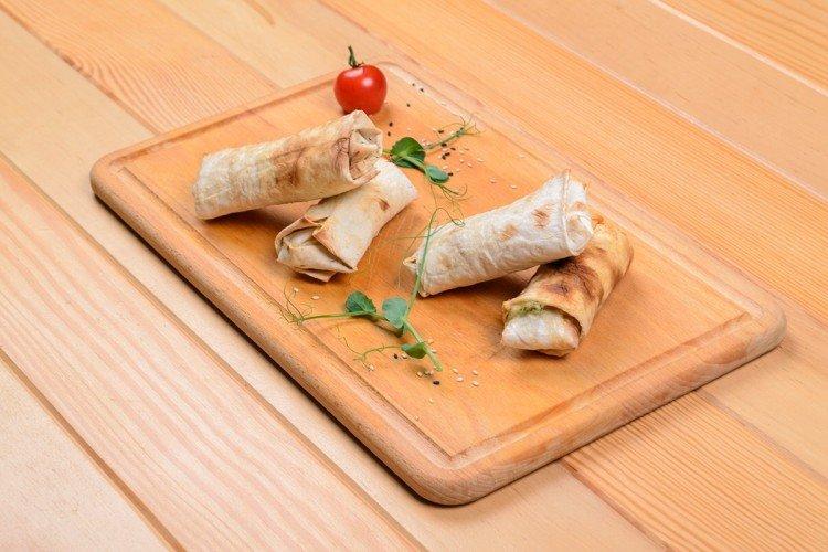 Produits fumés dans du pain pita - Que cuisiner sur les recettes de table du Nouvel An