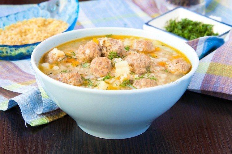 Soupe de maïs aux boulettes de viande - Que cuisiner pour les recettes du déjeuner de votre enfant