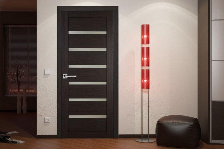 Couleur wengé dans le couloir - conception de photos