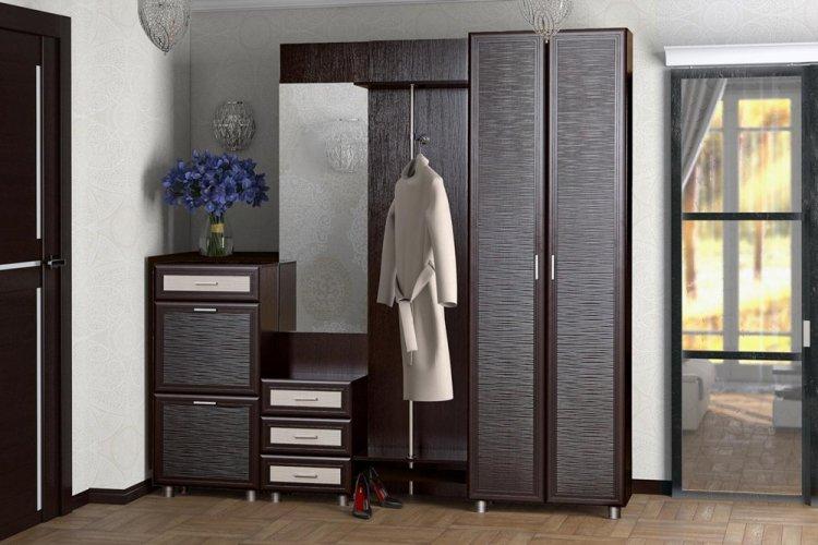 Couleur wengé dans le couloir - conception de photos