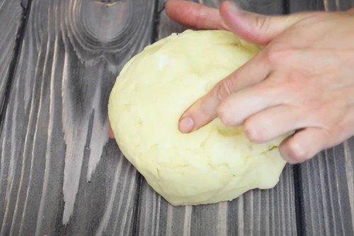 Tarte aux pommes Tsvetaevsky avec du sucre - une recette étape par étape