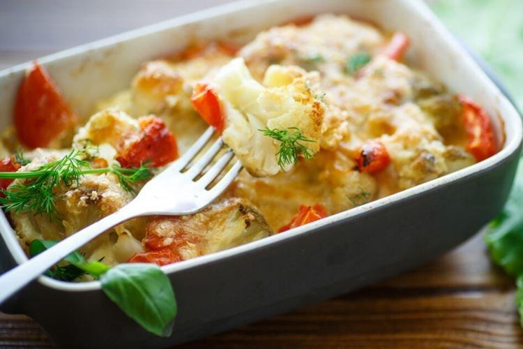 Chou-fleur au four avec tomates et fromage - recettes