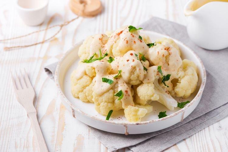 Chou-fleur avec sauce au fromage au four - recettes