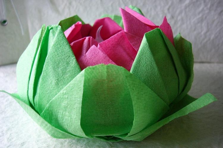 Fleurs de serviettes avec vos propres mains - photo