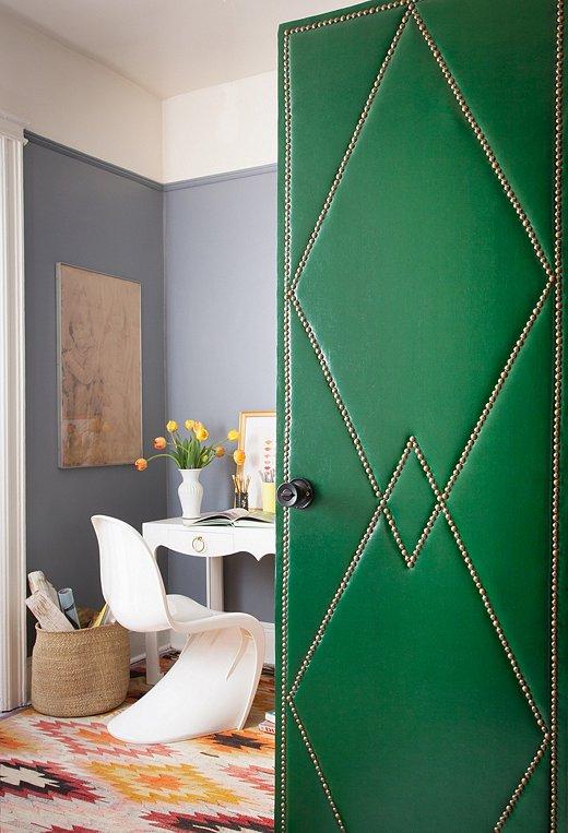 Housse en cuir - DIY déco de porte ancienne