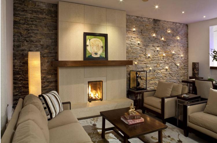 Pierre décorative dans le salon