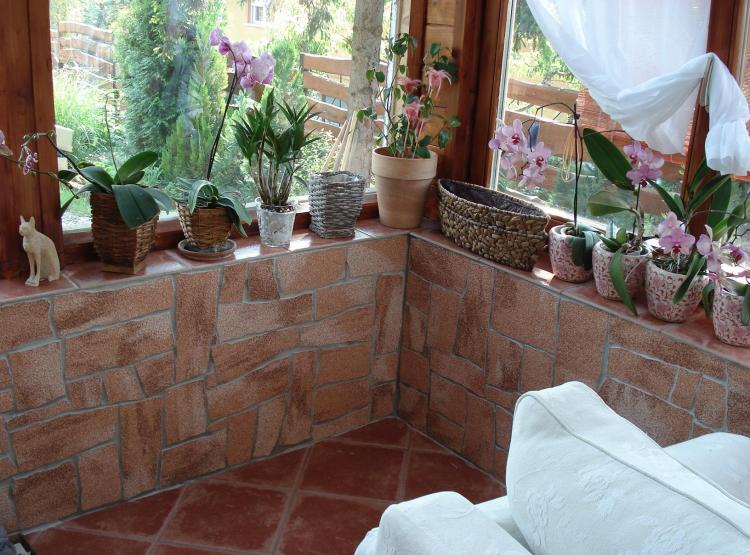 Pierre décorative sur le balcon