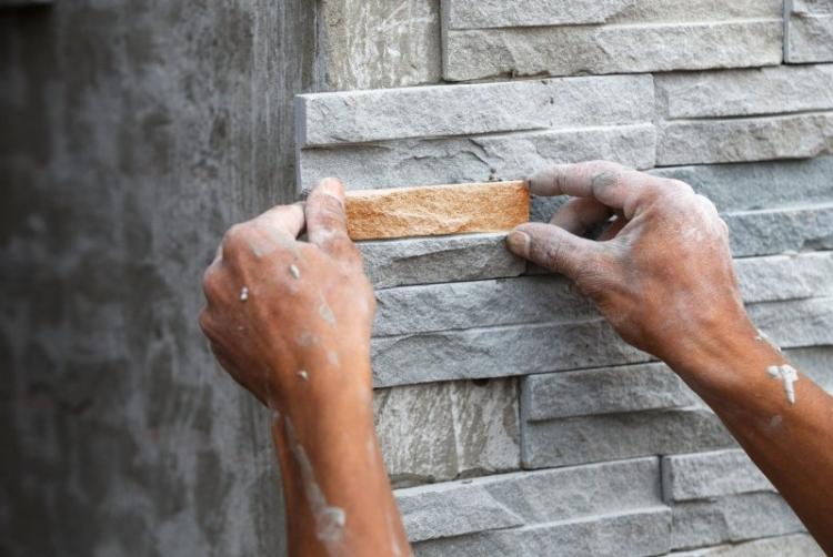 Pose de pierre décorative