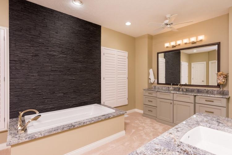 Pierre décorative à l'intérieur - photo