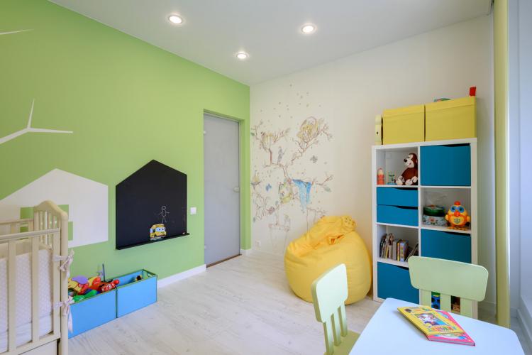 Chambre d'enfants pour enfants de sexes différents dans le style du minimalisme - Design d'intérieur