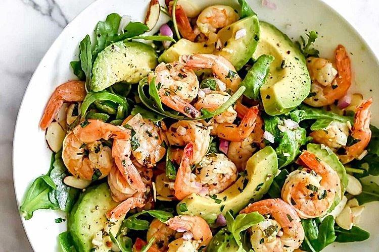 Salade diététique aux crevettes et à l'avocat - Recettes