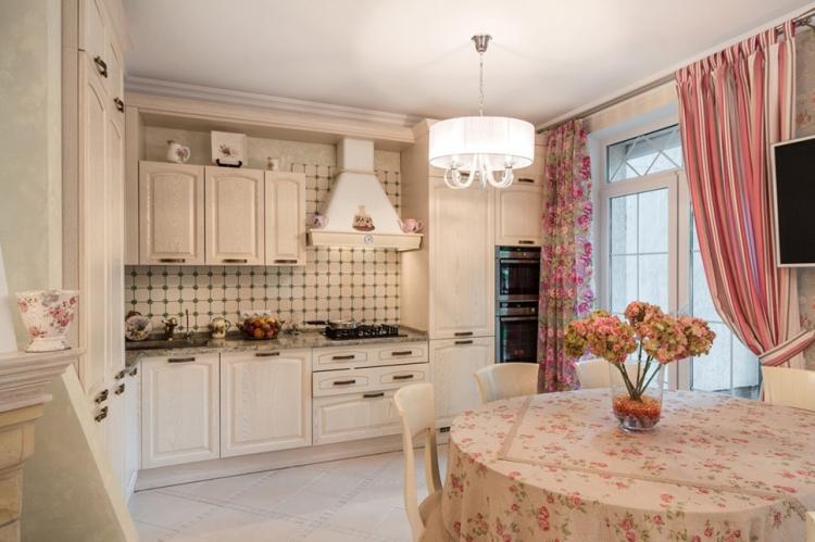 Conception de cuisine de style provençal - photos de vrais intérieurs