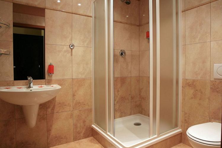 Conception de petite salle de bain - photos de vrais intérieurs