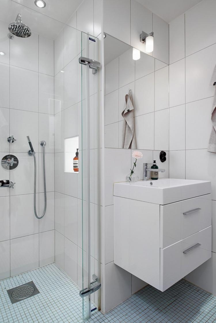 Conception de petite salle de bain - photos de vrais intérieurs