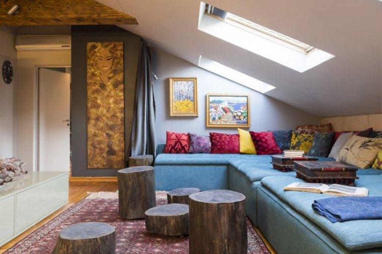 Conception de salon dans le grenier - photo