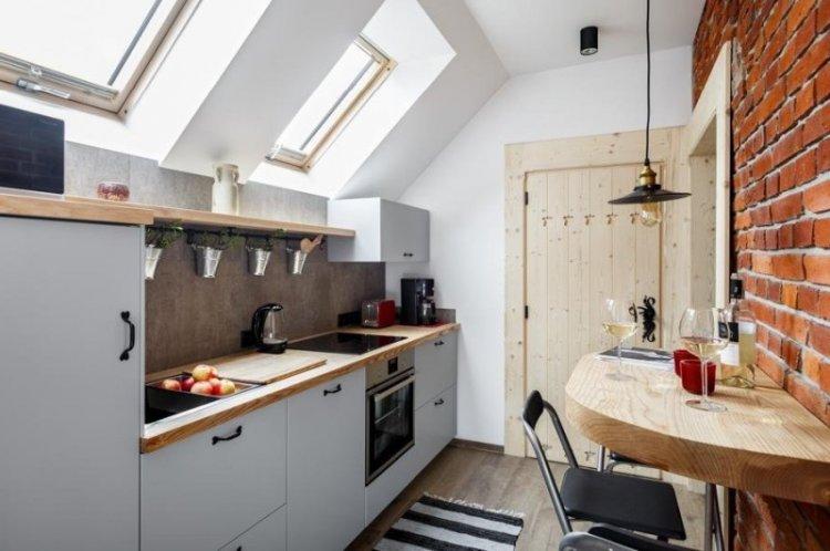 Conception de cuisine dans le grenier - photo