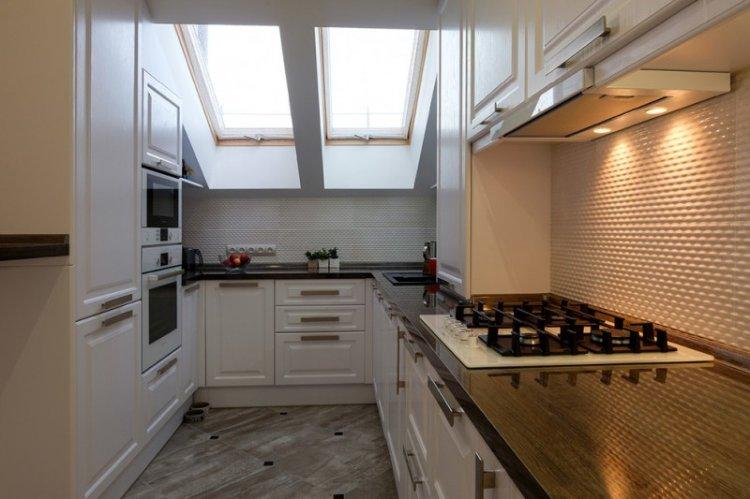 Conception de cuisine dans le grenier - photo