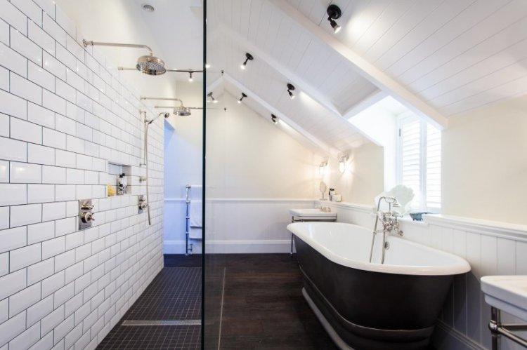 Conception de salle de bain mansardée - photo